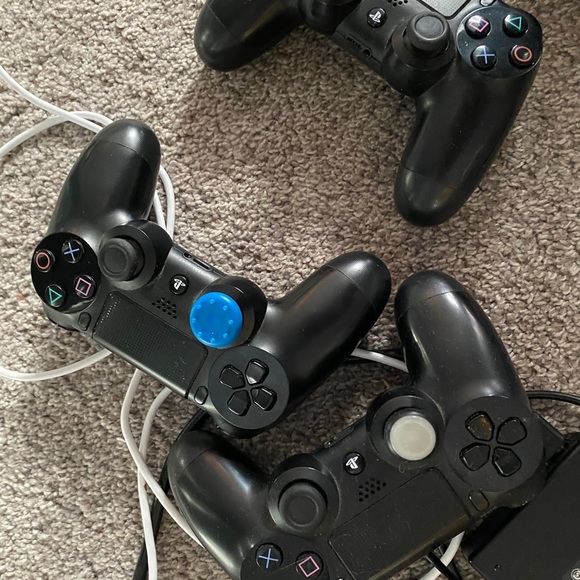 PS4 - Picture 3 of 3